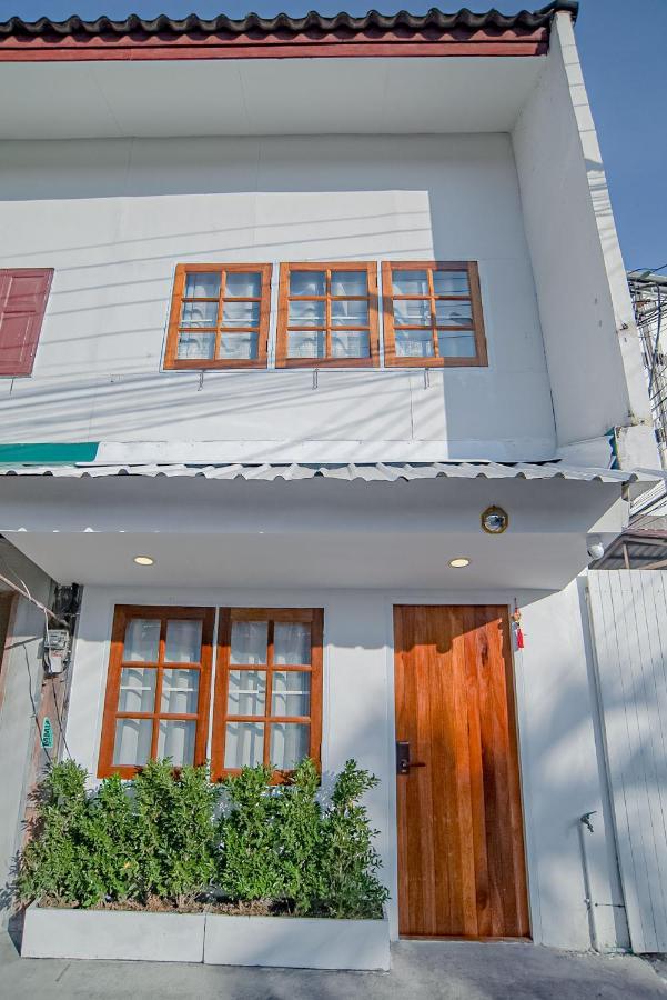 Nhà nghỉ Townhouse Center Of Old Chiang Mai